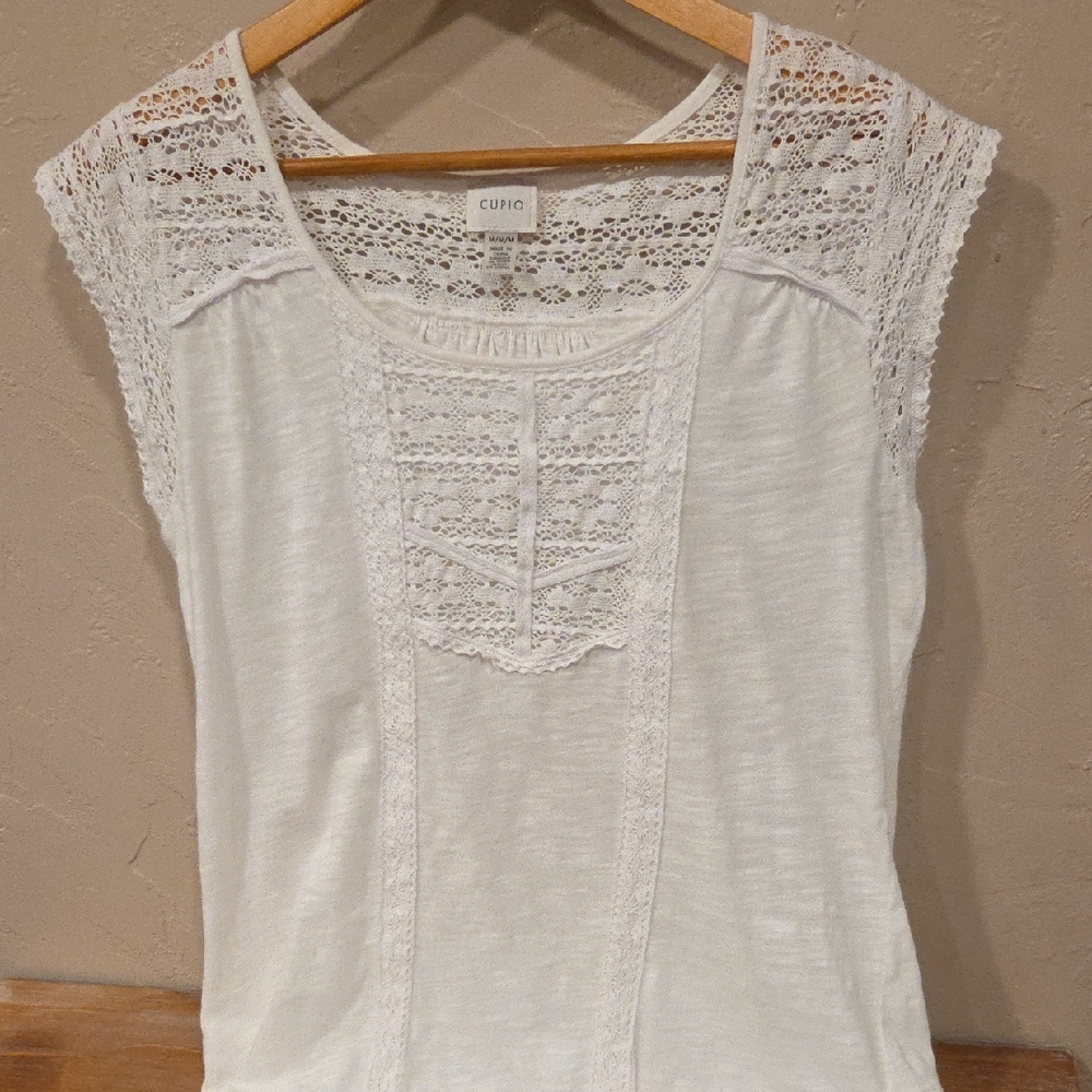 Cupio White Lace-Trim Cap Sleeve Top Size Med